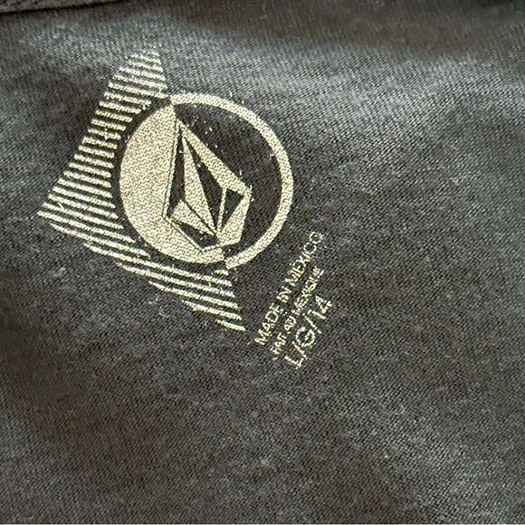 Skull Stone Hearts Black Tee Sz L - Picture 2 of 5